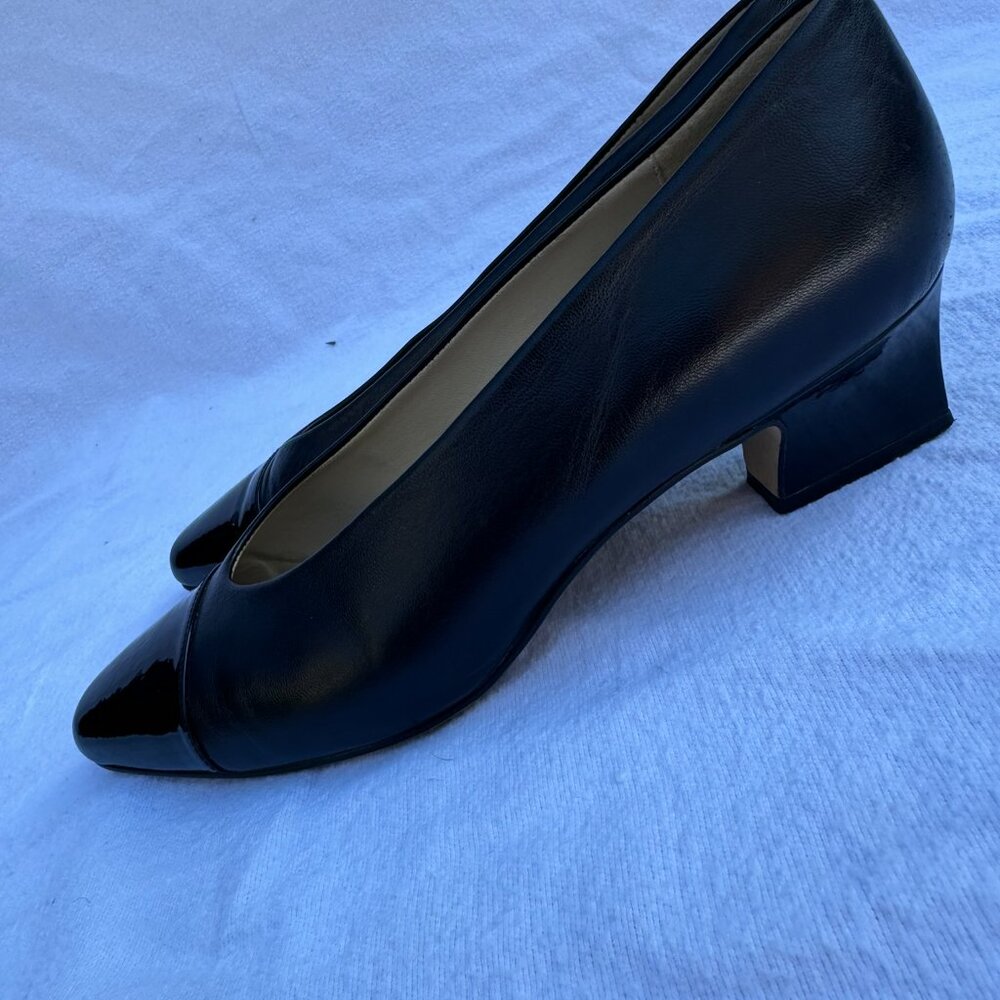 Simple black heels - Picture 3 of 6